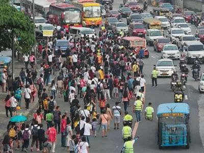 当地时间9月4日，菲律宾交通部(DOTr)副部长巴丹(TimothyJ...